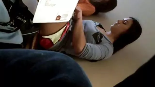 Un empleado de una tienda de antigüedades atrapó a una ladrona tetona y le puso una condición o llama a la policía, o ella le tomará la polla gorda en la boca. Sin pensarlo dos veces, la perra se arrodilló y comenzó a trabajar fakings videos porno gratis con esponjas