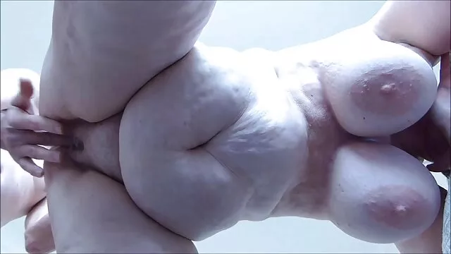 Nena rusa trios xxx español Leroux follada en la boca y anal apretado al aire libre