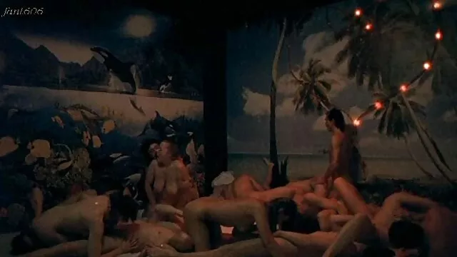 La rubia golpea el anime xxx sub español culo de su amigo con un arnés, luego con un bolígrafo lo lleva al orgasmo anal