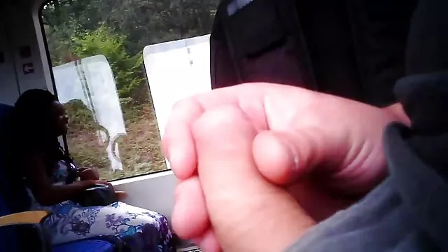 Rubia sexy se masturba el coño en la ducha con un cepillo de dientes videos xxx de lesbianas en español