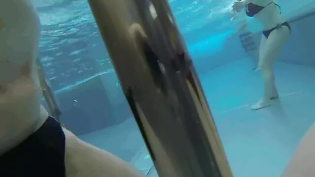 Nena flaca vino al casting para chupar anal en español pollas y follar