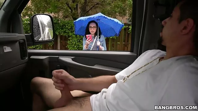 Camarera sexy pelirroja se folla a una cliente lesbiana videos xxx traducidos sobre la mesa