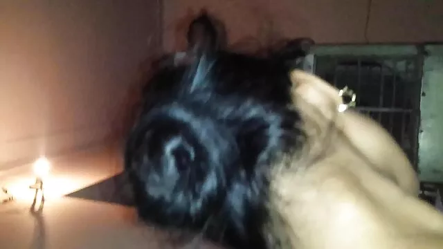 Una mujer delgada y sexy acaricia un estrecho videos porno nuevos en español coño y se masturba anal