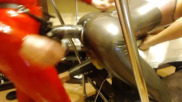 Apasionada, sexy morena con botas xxx sub español chupa polla y folla