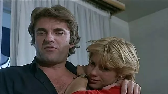 Una asiática pelirroja abrió el paquete y se sorprendió gratamente al ver allí un consolador grueso que le envió peliculas xxx español una de sus fans. La perra estaba muy feliz y, deslizando sus bragas en su coño, comenzó a probar su nuevo juguete.