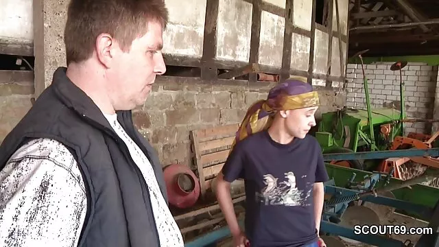 Una lesbiana videos porno audio latino cachonda apasionada en pantimedias se folla a un amigo con un arnés