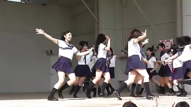 Sophie folla en porno traducido en castellano una silla en anal