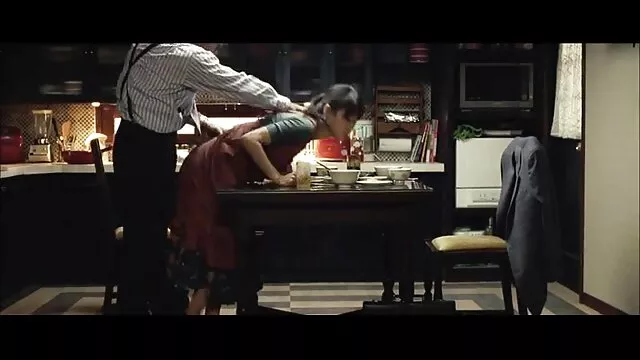 Un videos hentai español guapo bombeado se folla a una morena sexy y se corre sobre su barriga