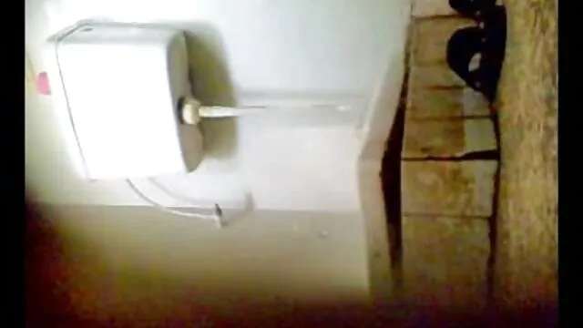 El chico se folla a una joven zorra en xxx subtitulado anal