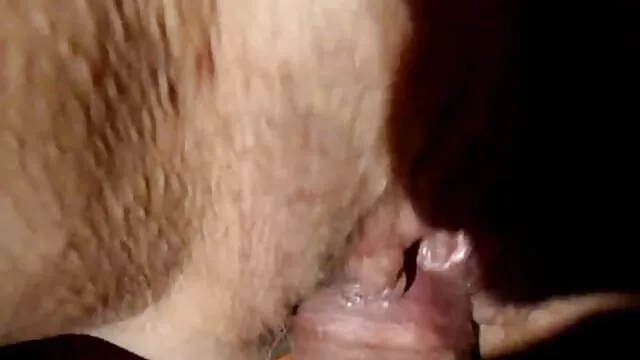 Negrila llevó a la niña a un edificio abandonado y lo colgó del techo, metió su polla negra primero en la boca de la niña y luego en el anal porno español antiguo desarrollado.