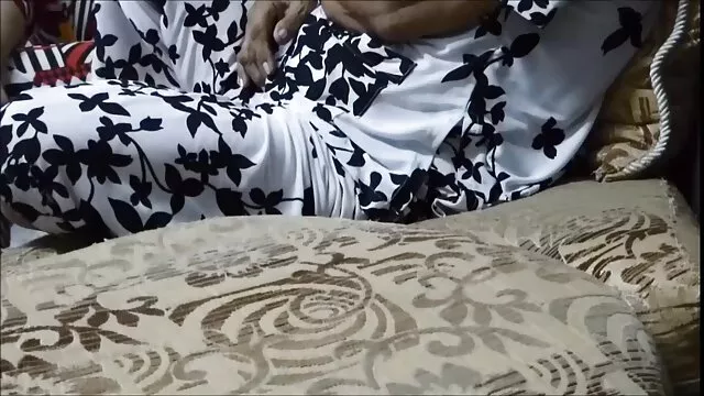 Chico pornografia español de polla grande golpea el culo con medias de red rubia