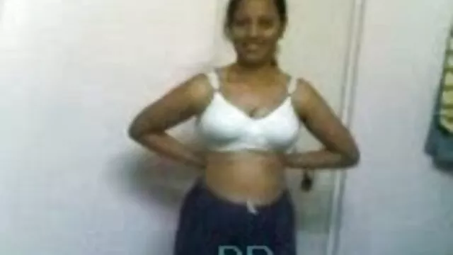 El chico vino a xxx free español la morena sexy tetona para un masaje sexy