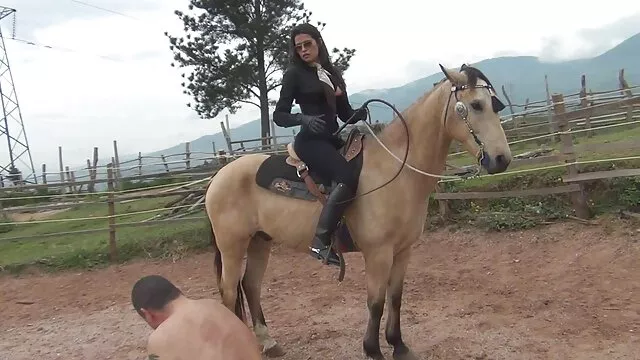 Universitarias guapas se divierten xxx audio español en un club de striptease