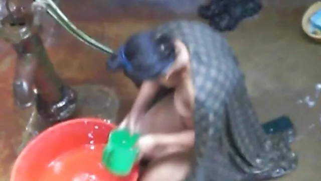 Joven porno madres sub español se folla a su madurita tetona en el vestuario