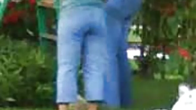 La perra insertó una lengua, un dedo y luego toda su mano webcam porno españolas en el coño.