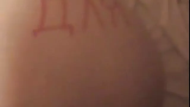 Un hombre fornido y calvo, lamió con gusto el culo y la entrepierna de una mujer china, vestida con zapatos de tacón alto. Luego petardas en castellano le hizo chupar su enorme polla