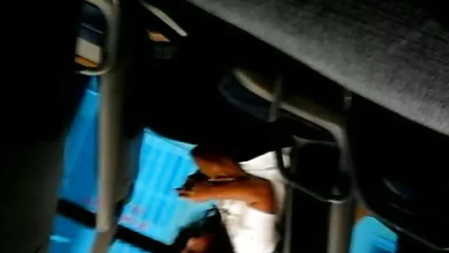 La mami pelirroja extraña la polla gorda y, para no enloquecer por la pulcritud, se va a la cama, saca un consolador grueso y se xxx peliculas completas en español folla con él.