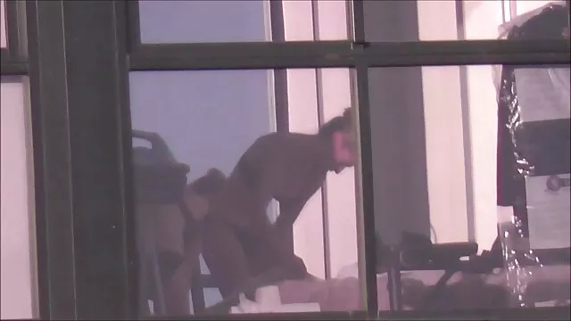 Dos perras aprenden a chupar peliculas de taboo xxx y a recibir una polla por el culo