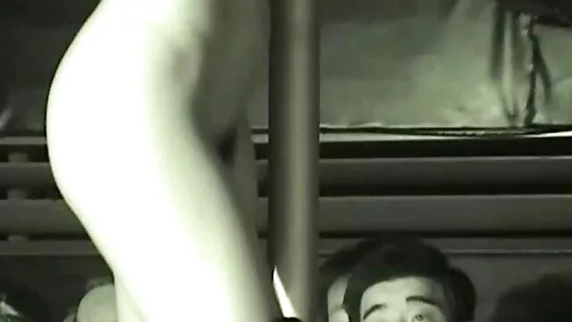 Novia depravada le dio un fisting anal duro sexo anime en español a una morena sexy