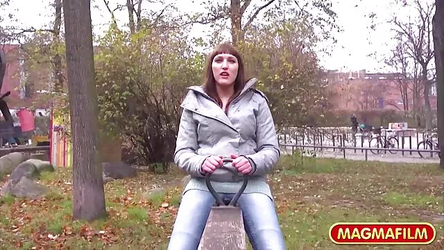 Preciosa nena sexy con xxx tetonas españolas grandes pechos chupa una polla elástica