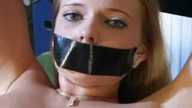 El chico se folla a su bella novia por todas las grietas del viejas españolas follando banco del parque