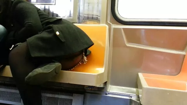 Una latina de aspecto asombroso, habiendo decidido nadar en xxx abuelas españolas la calle en una bañera, cerca de su propio y acogedor tráiler, entra en el campo de visión de un pimiento musculoso, quien, sin preguntar, lamió un excitado coño de una monada y se lo plantó en su gordo pene.