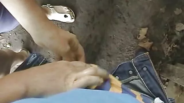 Llena de obscenidades sexuales, la historia de un estudiante de una videos completos de xxx prestigiosa universidad que tuvo un romance con una profesora joven y atractiva, quien introdujo a esta sensual chica en el mundo del sexo.